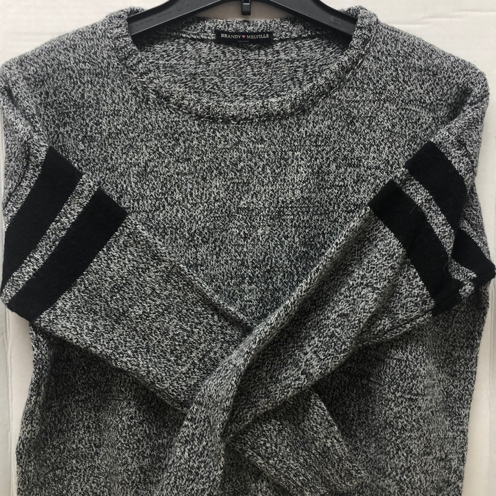 Brandy ❤️ Melville Crop Top